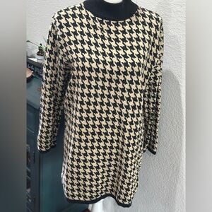 Anne Klein Black and Cream Houndstooth Knit Tunic size L mob wife